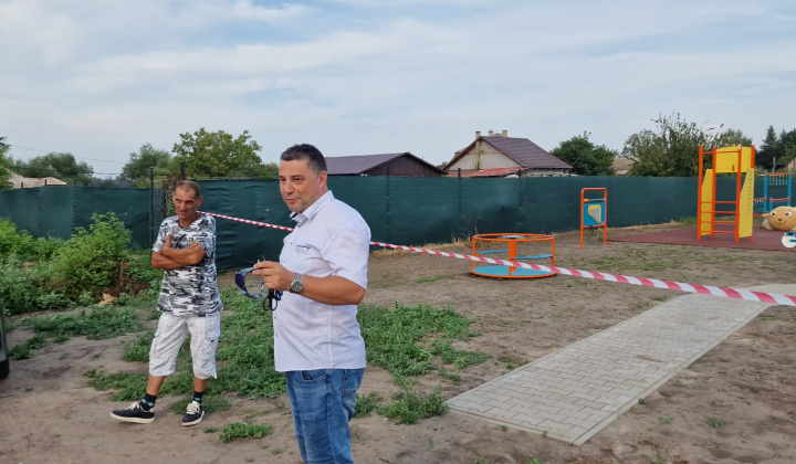 3. fotografia fotogalérie Aktuality / Detské ihrisko v obci Šimonovce - foto