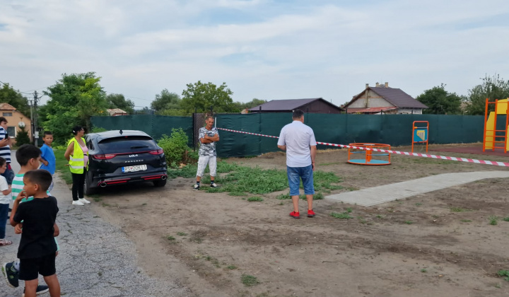 10. fotografia fotogalérie Aktuality / Detské ihrisko v obci Šimonovce - foto